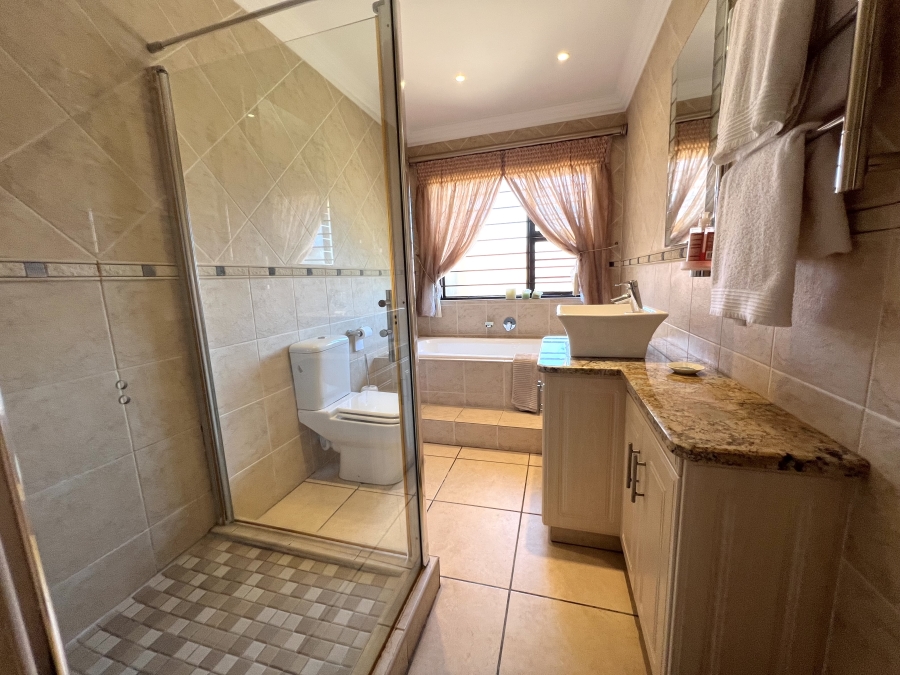 3 Bedroom Property for Sale in Wavecrest Eastern Cape